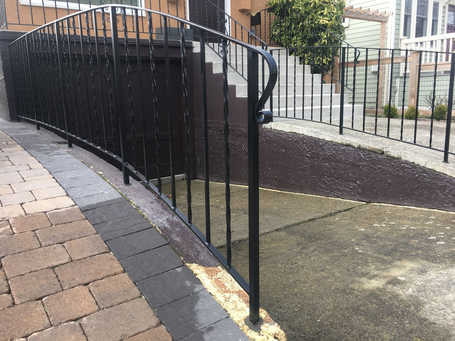 Guardrail for Driveway Wall - curvature